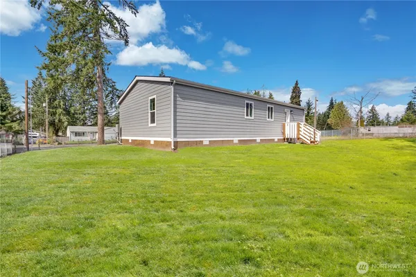 a view of a house with a yard
