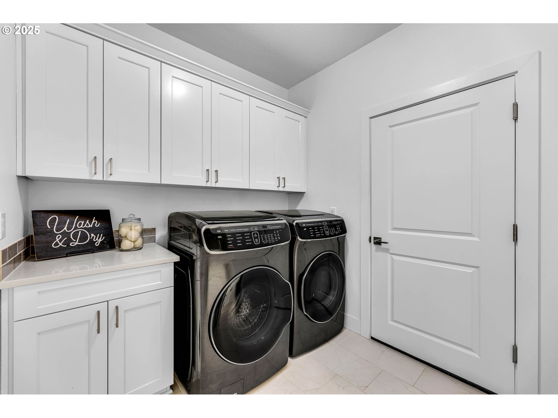 2928 South Harper Valley Way Ridgefield, WA 98642 - Photo 29 of 48 a utility room with dryer and washer