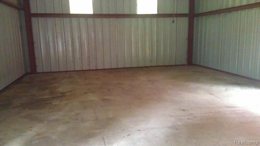 3990 5 Lakes Road North Branch, MI 48461 - Photo 8 of 11 barn.jpg