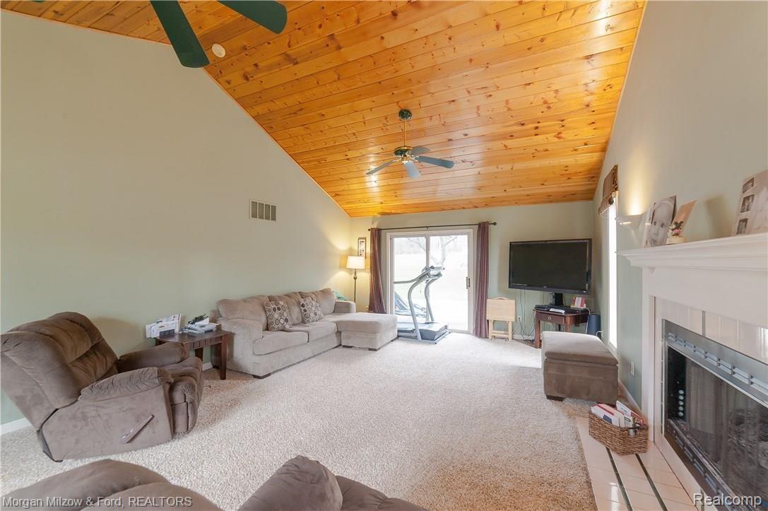 5812 Clarkston Road Clarkston, MI 48348 - Photo 11 of 35 Vaulted great room