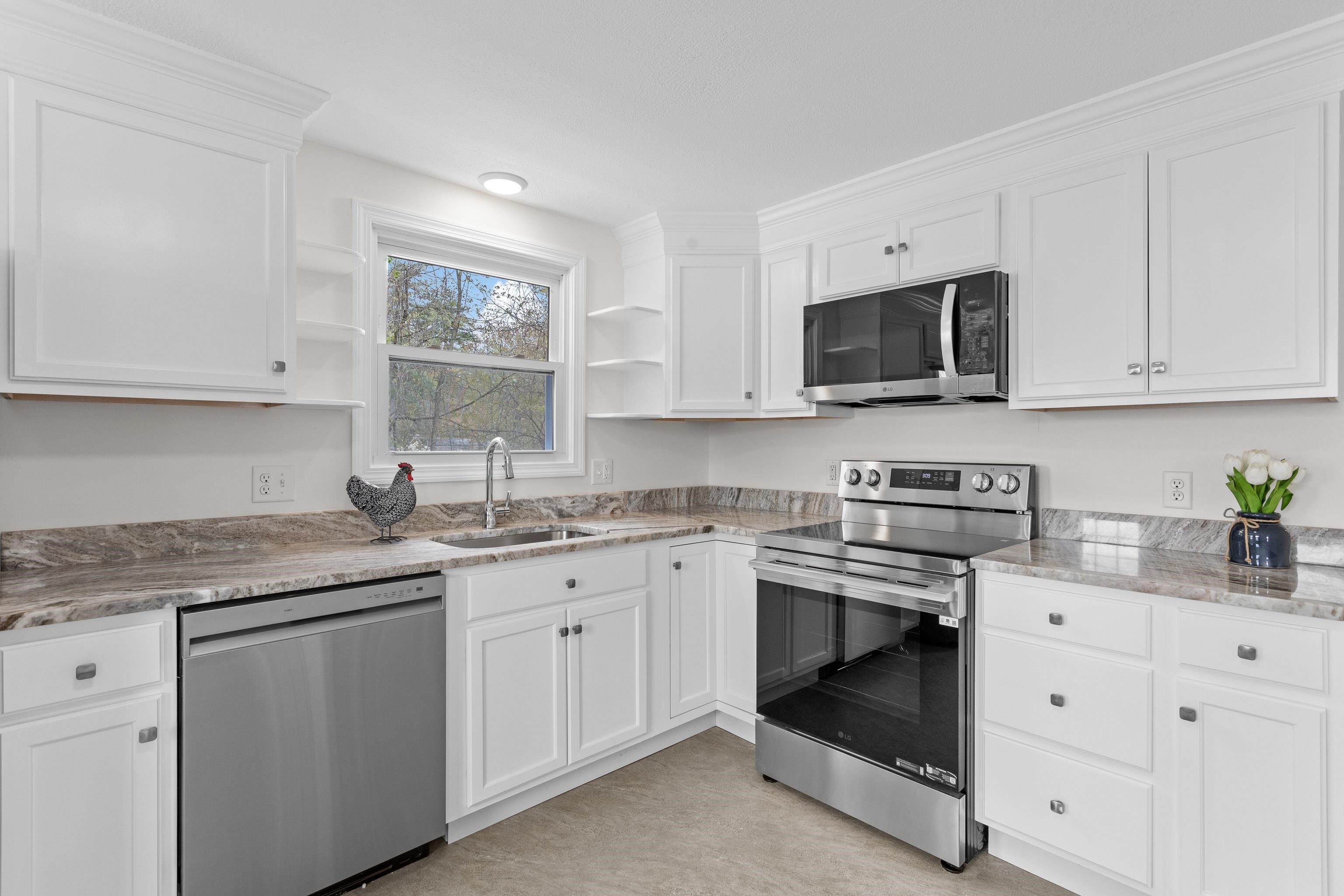 12 Hemlock Street Hudson, NH 03051 - Photo 17 of 48