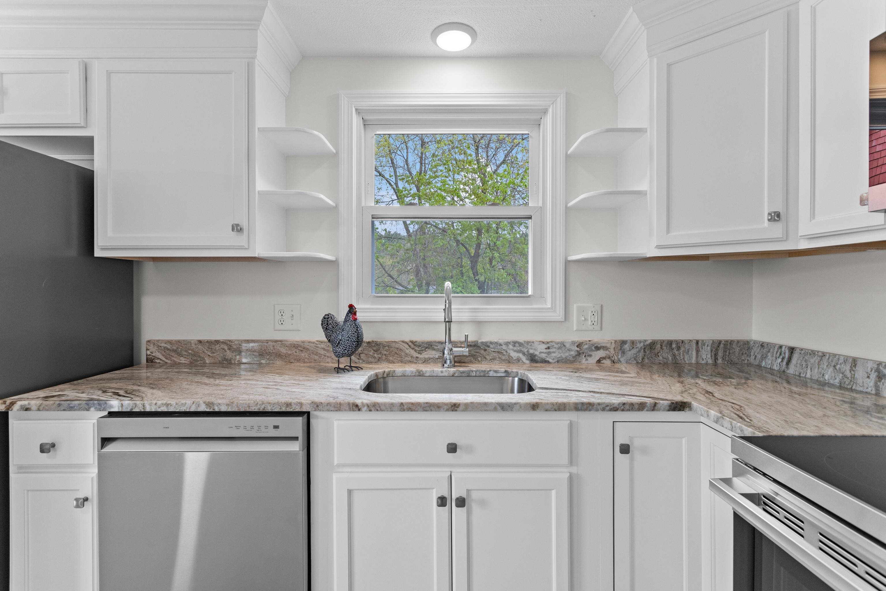 12 Hemlock Street Hudson, NH 03051 - Photo 19 of 48