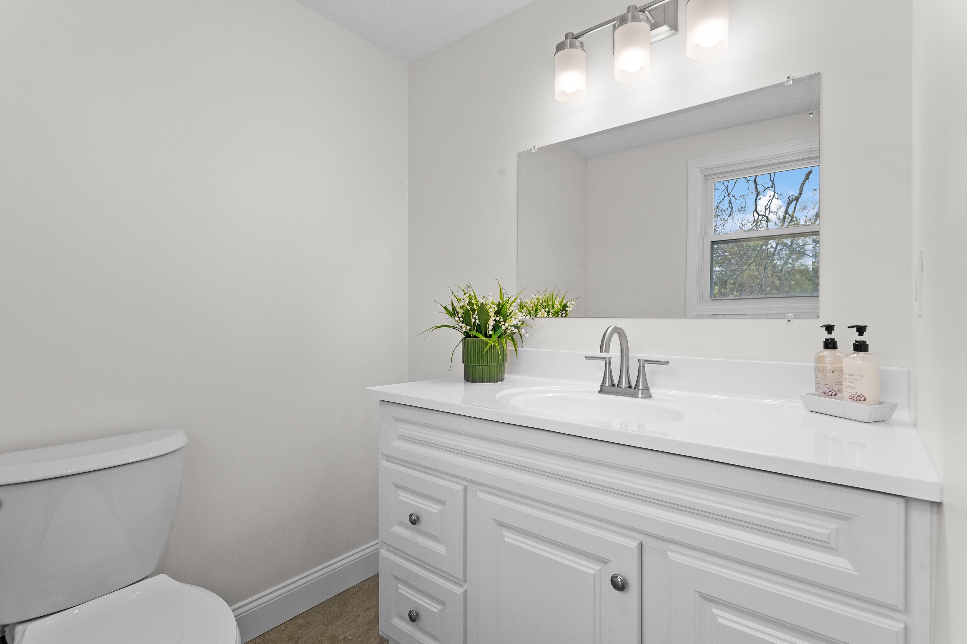12 Hemlock Street Hudson, NH 03051 - Photo 35 of 48