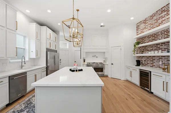 $5,800 | 510 East 28th Street, Houston, TX 77008