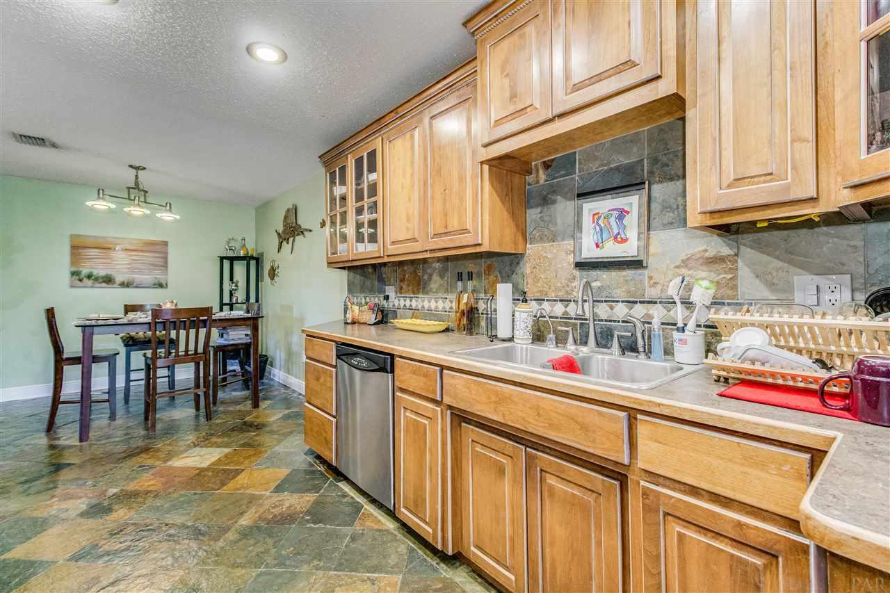 9814 Rebel Road Pensacola, FL 32526 - Photo 9 of 32 Gallery Image 9