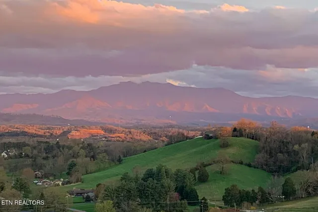 $689,000 | 446 Maggie Mack Lane, Sevierville, TN 37862