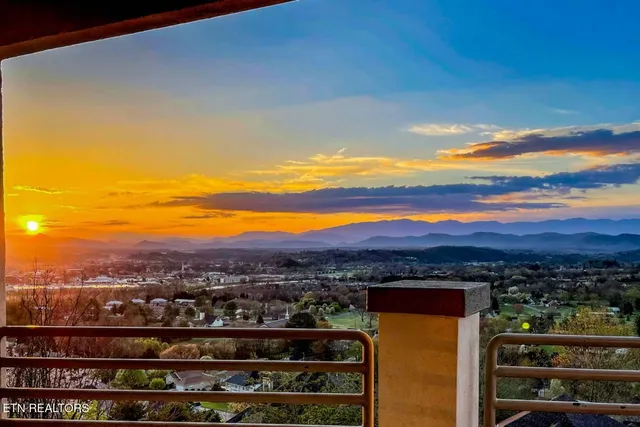 $689,000 | 446 Maggie Mack Lane, Sevierville, TN 37862