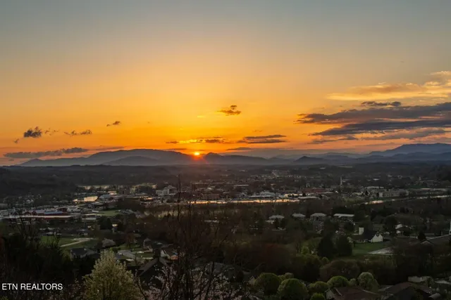 $689,000 | 446 Maggie Mack Lane, Sevierville, TN 37862