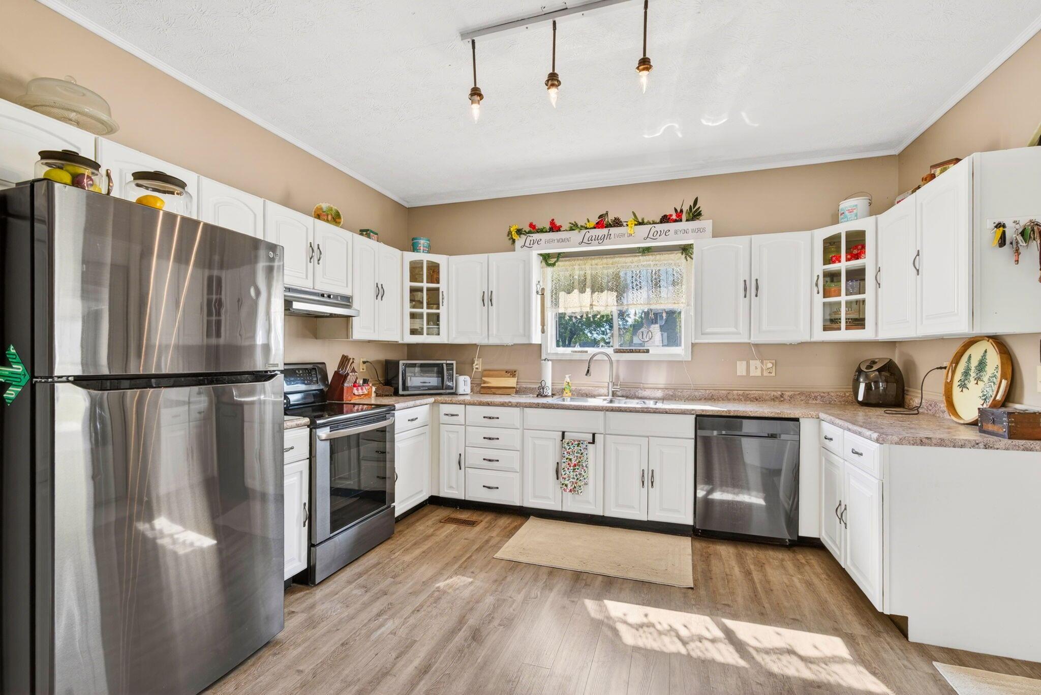 283 State Street Jackson, OH 45640 - Photo 14 of 26 20. Kitchen 1