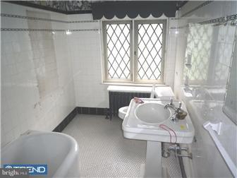 1510 Hill Road Reading, PA 19602 - Photo 10 of 12 Bathroom