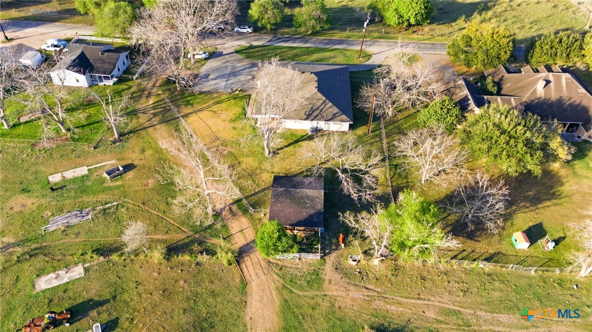 911 West Constitution Street Victoria, TX 77901 - Photo 40 of 42 a view of yard with green space