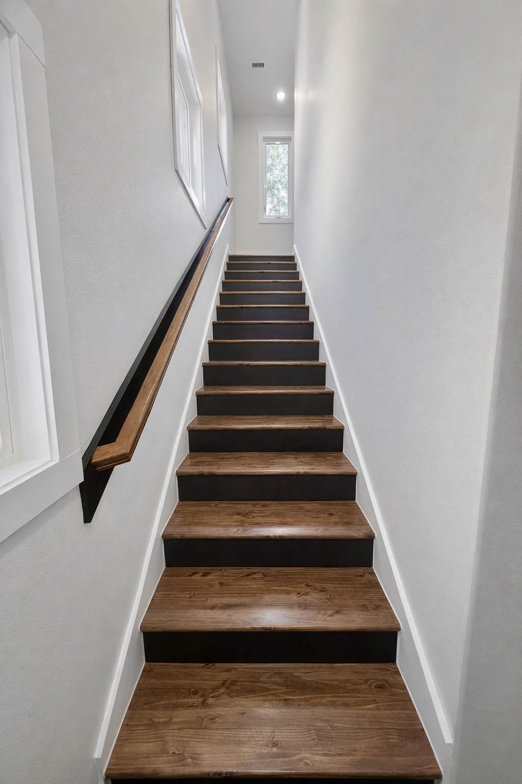 614 West 28th Street Houston, TX 77008 - Photo 11 of 25 Beautiful hardwood floors!