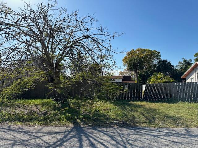 1714 Platt Street Melbourne, FL 32901 - Photo 2 of 5 a view of garden with wooden fence