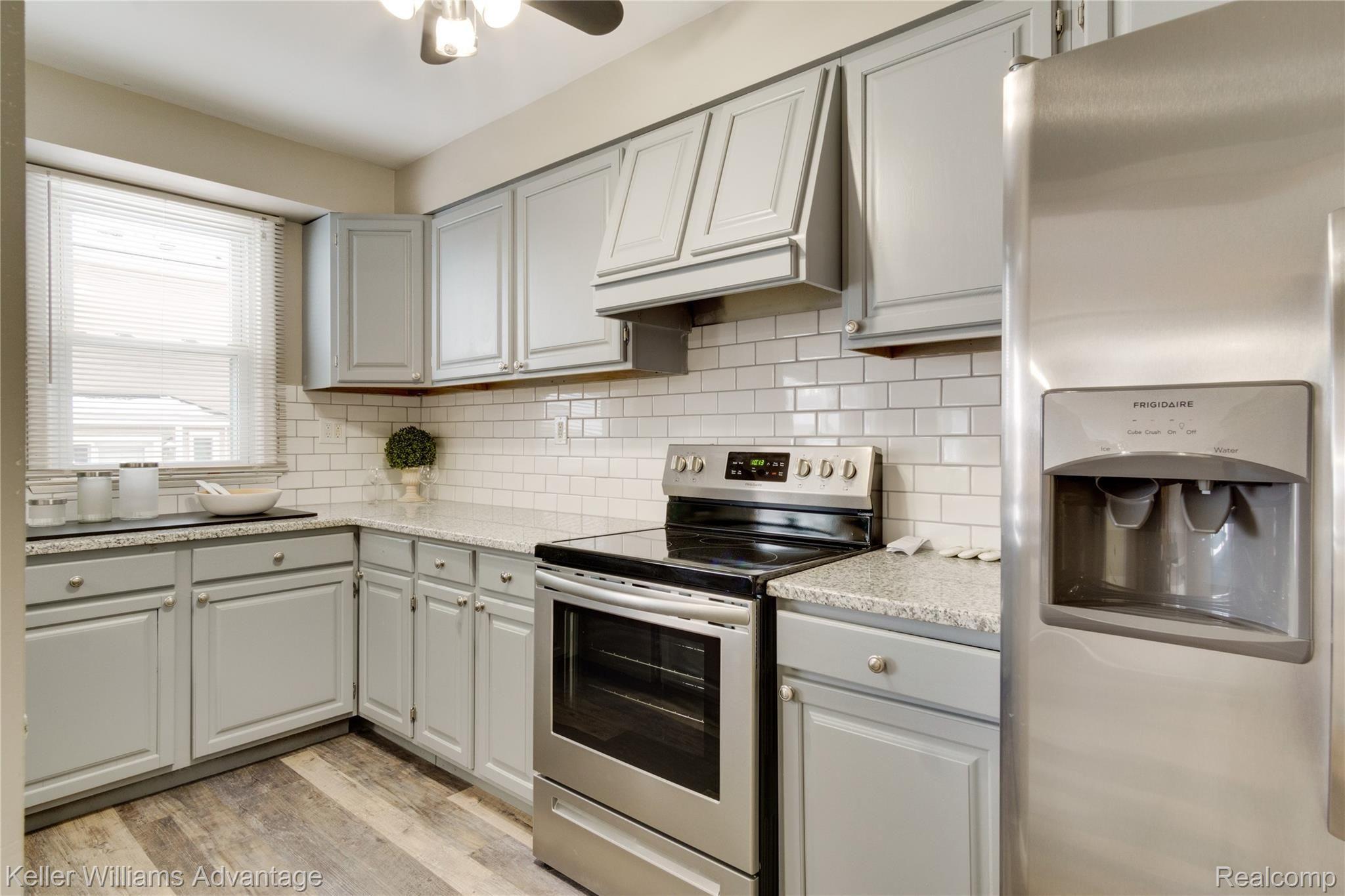 3879 Mapleleaf Road Waterford, MI 48328 - Photo 7 of 22 Kitchen 2.jpg