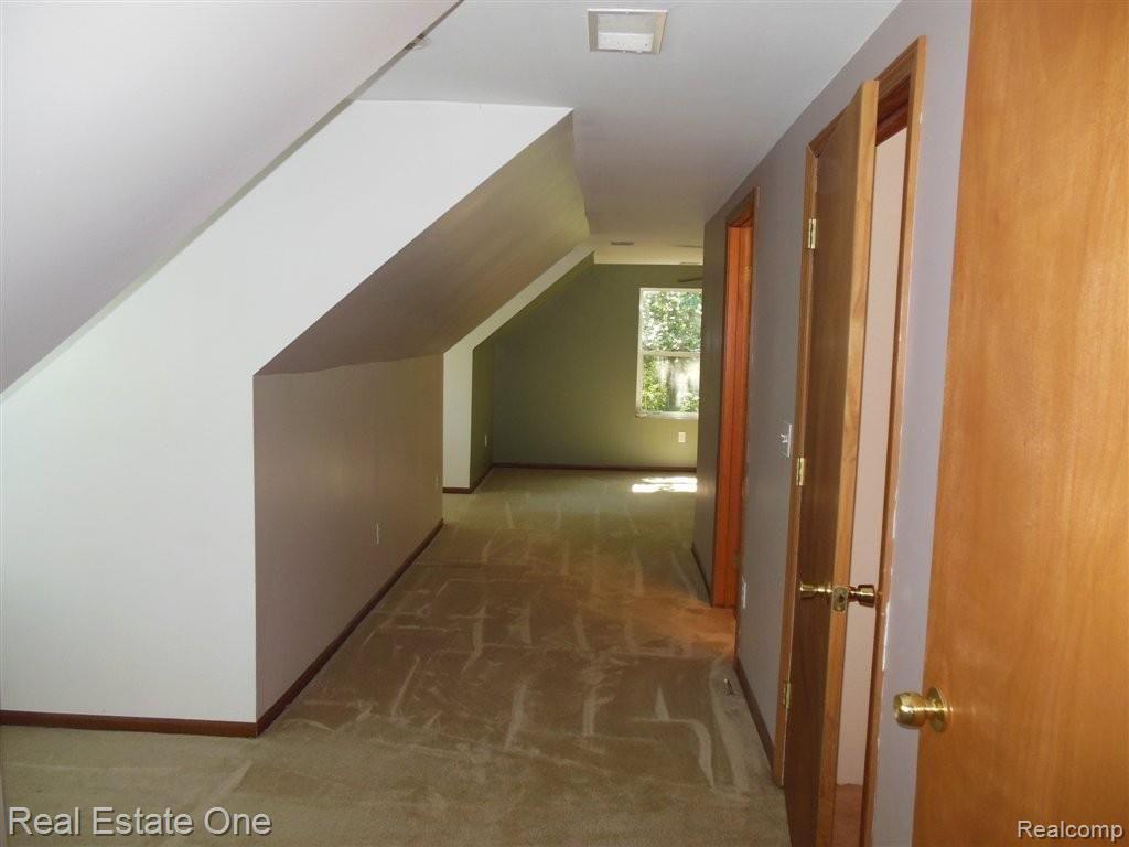 10862 Mcgregor Road Pinckney, MI 48169 - Photo 36 of 49 Upper hall traditional cape cod