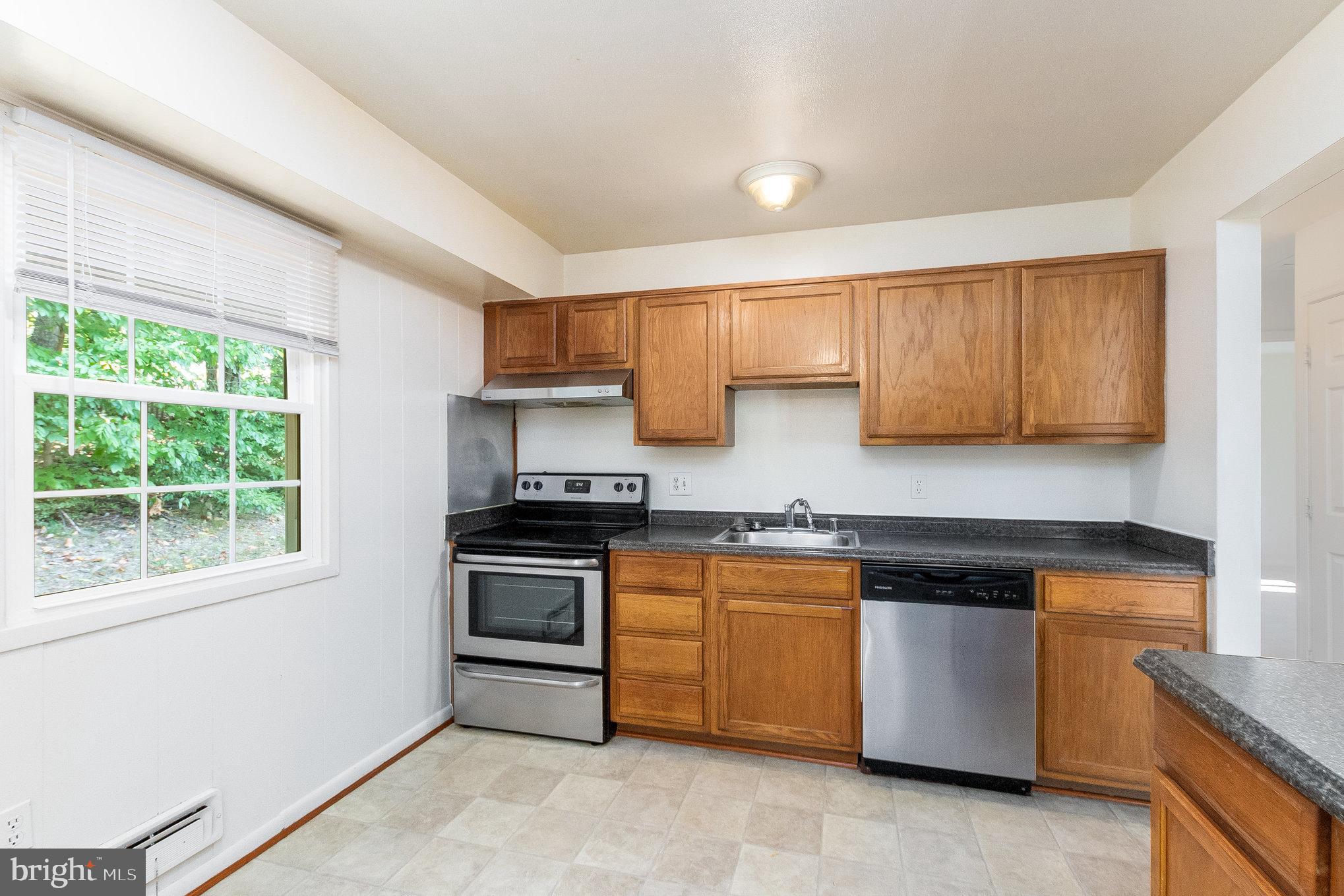 6307 Greeley Boulevard Springfield, VA 22152 - Photo 8 of 31