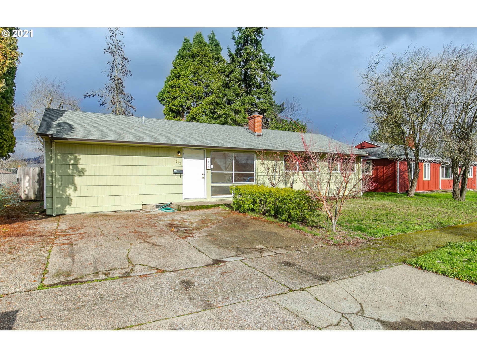 1242 Olympic Street Springfield, OR 97477 - Photo 1 of 32