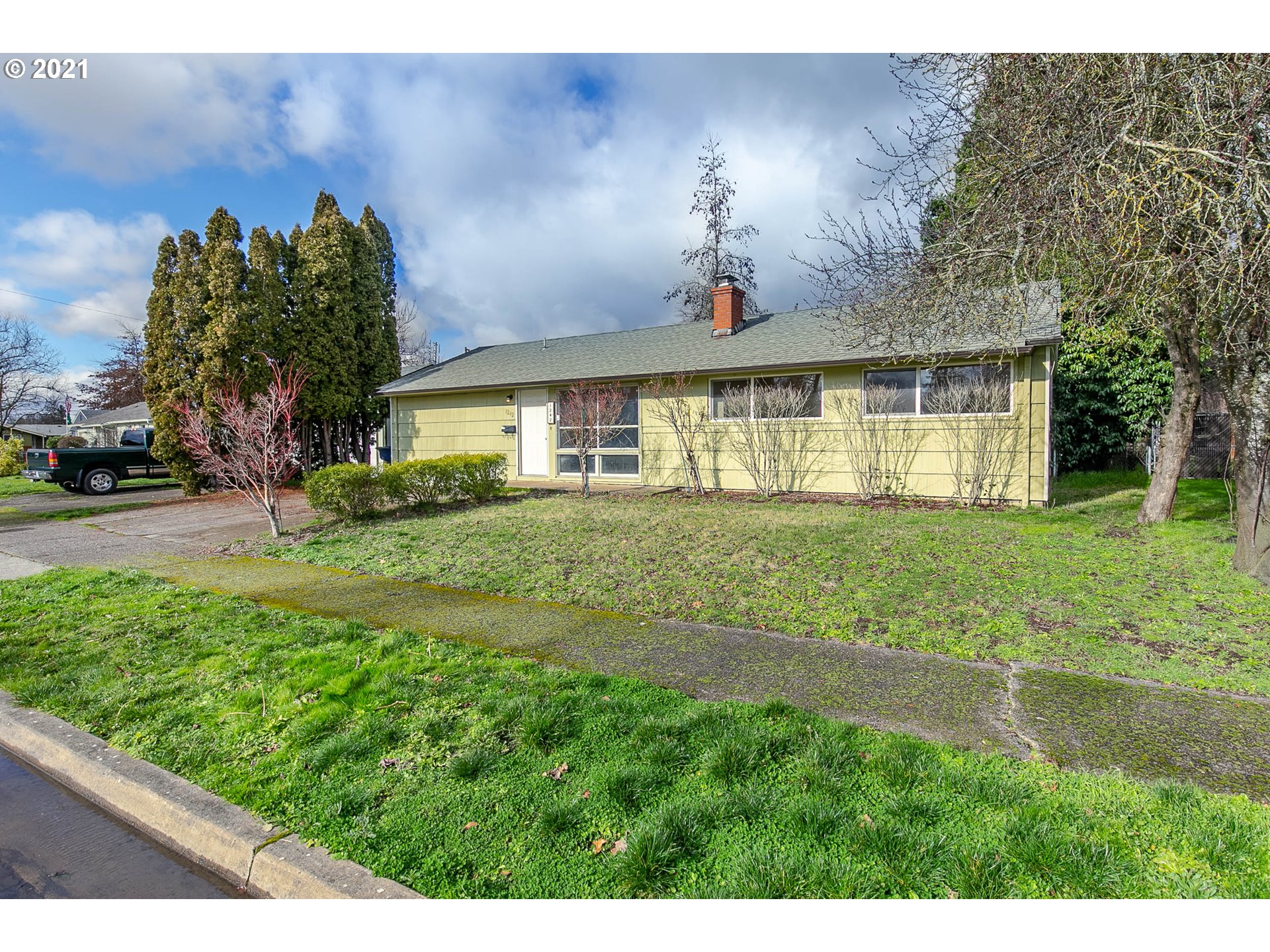 1242 Olympic Street Springfield, OR 97477 - Photo 2 of 32