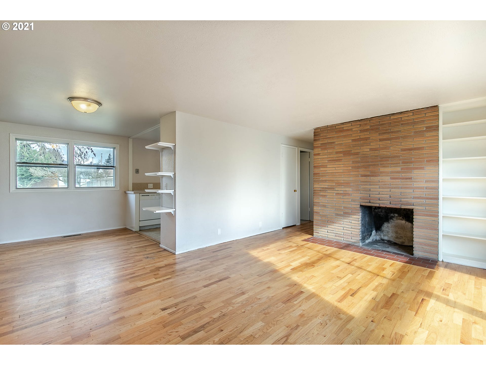 1242 Olympic Street Springfield, OR 97477 - Photo 4 of 32