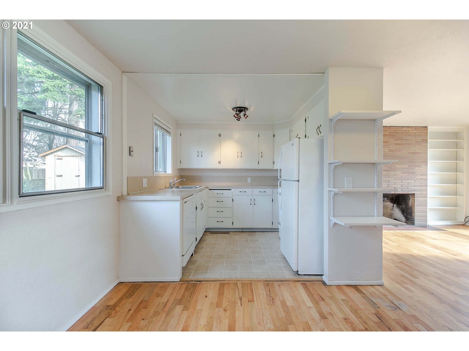 1242 Olympic Street Springfield, OR 97477 - Photo 10 of 32
