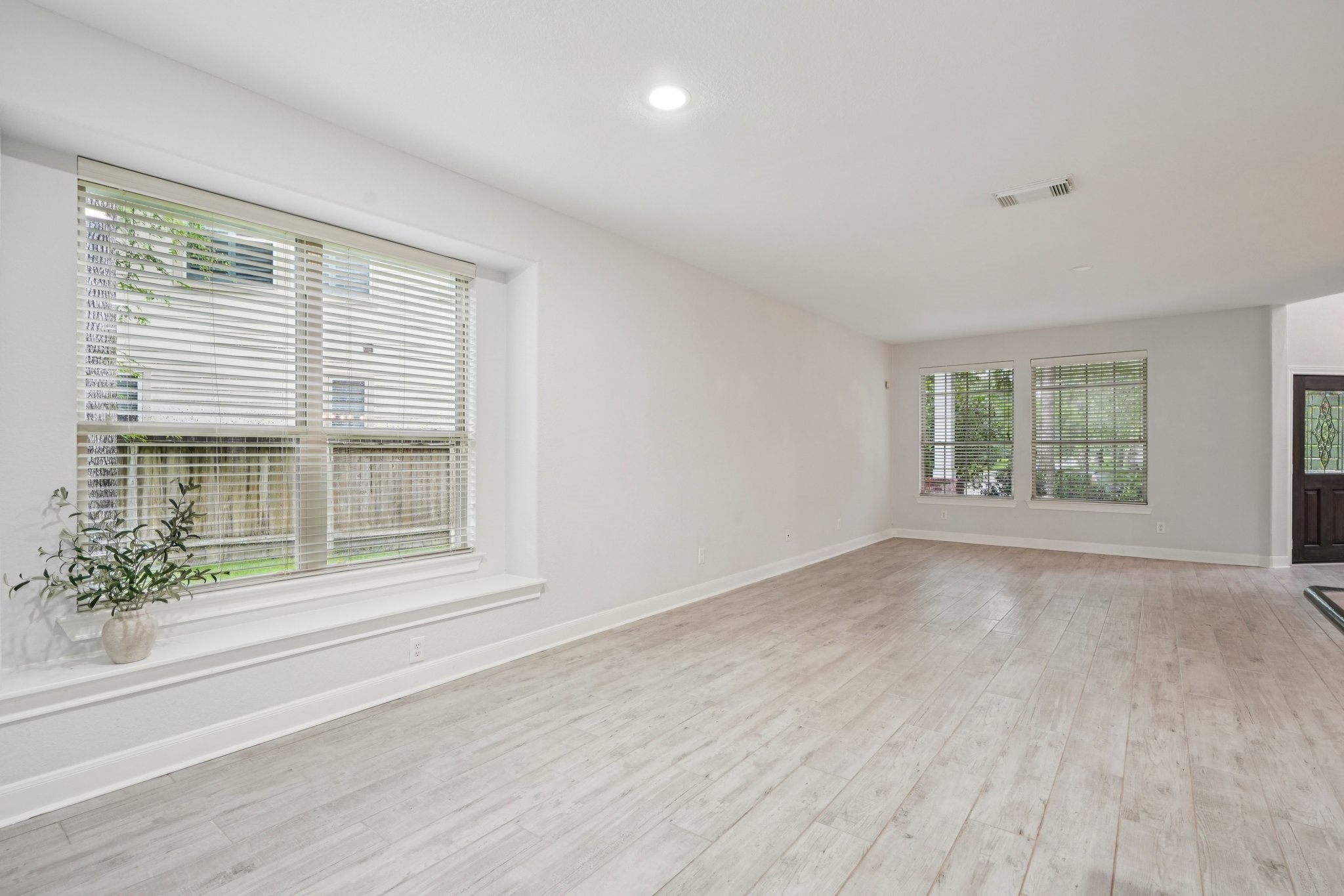 90 Panterra Way Spring, TX 77382 - Photo 18 of 43 a view of an empty room with a window