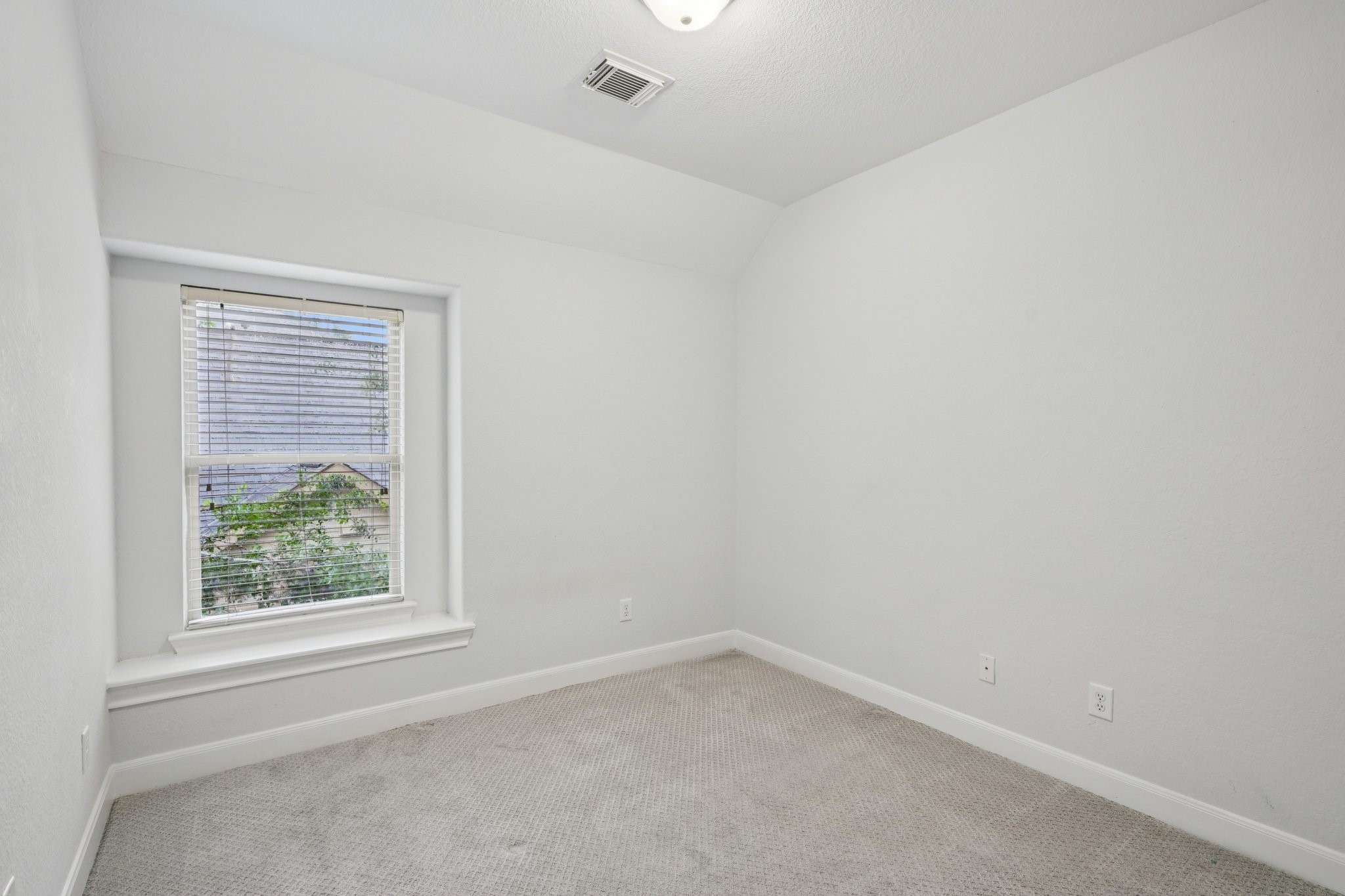 90 Panterra Way Spring, TX 77382 - Photo 33 of 43 an empty room with a window