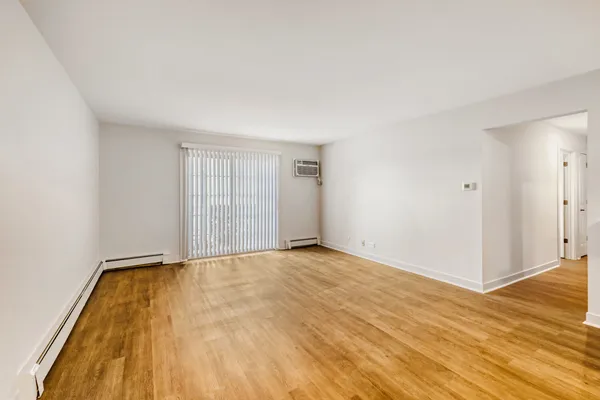 $2,500 | 785 Pershing Avenue, Unit 1B, Glen Ellyn, IL 60137