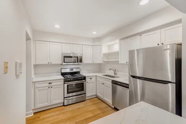 $2,500 | 785 Pershing Avenue, Unit 1B, Glen Ellyn, IL 60137