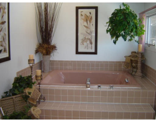 52 Eliot Hill Road Natick, MA 01760 - Photo 19 of 28 a bathroom with a shower