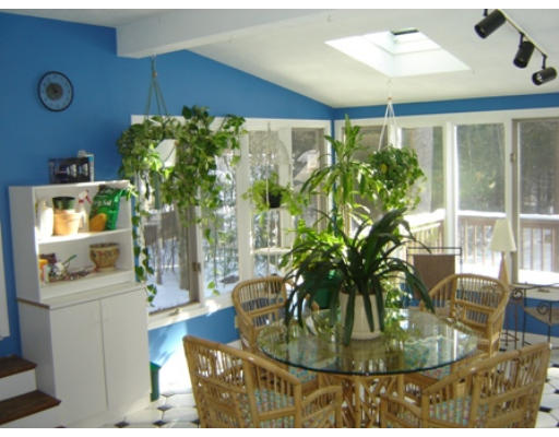 52 Eliot Hill Road Natick, MA 01760 - Photo 5 of 28 a vase of flowers sitting on a table