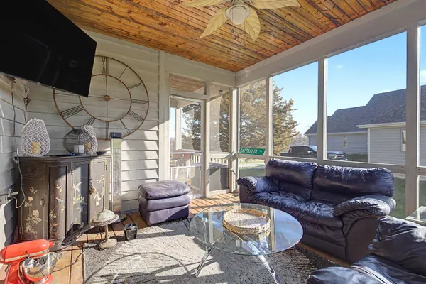 $450,000 | 19 Walnut Hill Drive, Galena, IL 61036