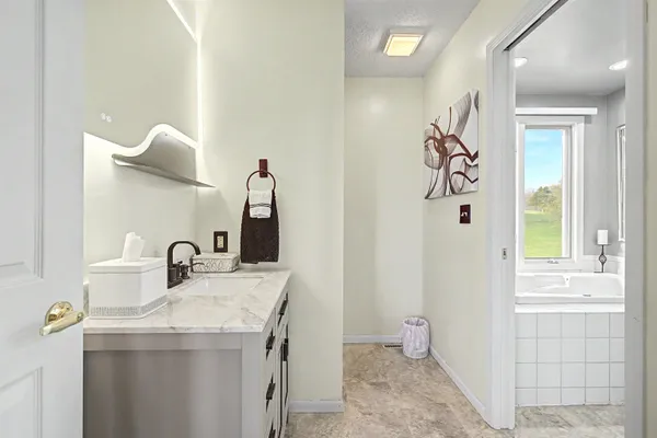 $450,000 | 19 Walnut Hill Drive, Galena, IL 61036