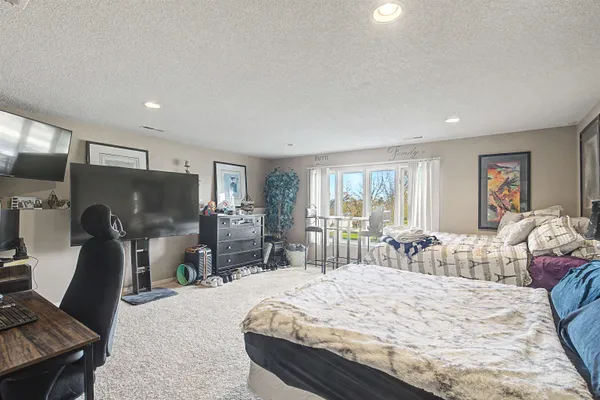 $450,000 | 19 Walnut Hill Drive, Galena, IL 61036