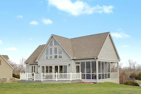 $450,000 | 19 Walnut Hill Drive, Galena, IL 61036