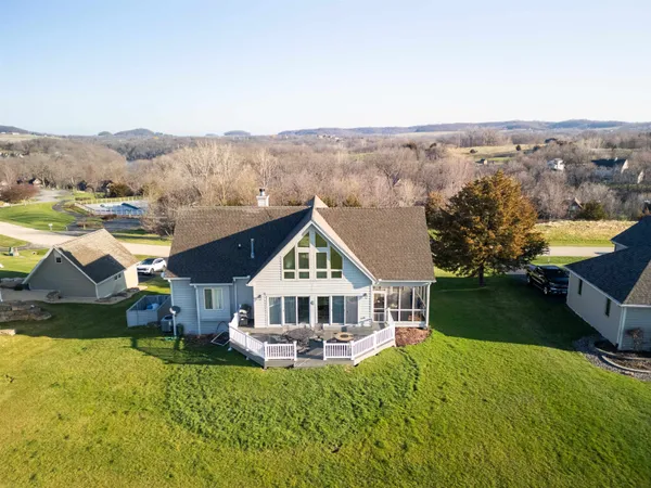 $450,000 | 19 Walnut Hill Drive, Galena, IL 61036