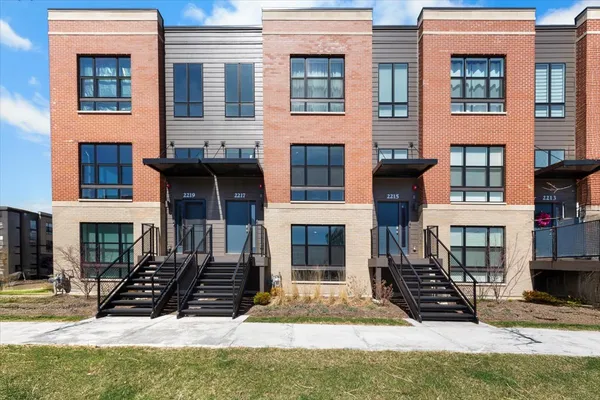 $3,700 | 2217 Venture Drive, Unit 2217, Schaumburg, IL 60173