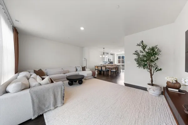 $3,700 | 2217 Venture Drive, Unit 2217, Schaumburg, IL 60173