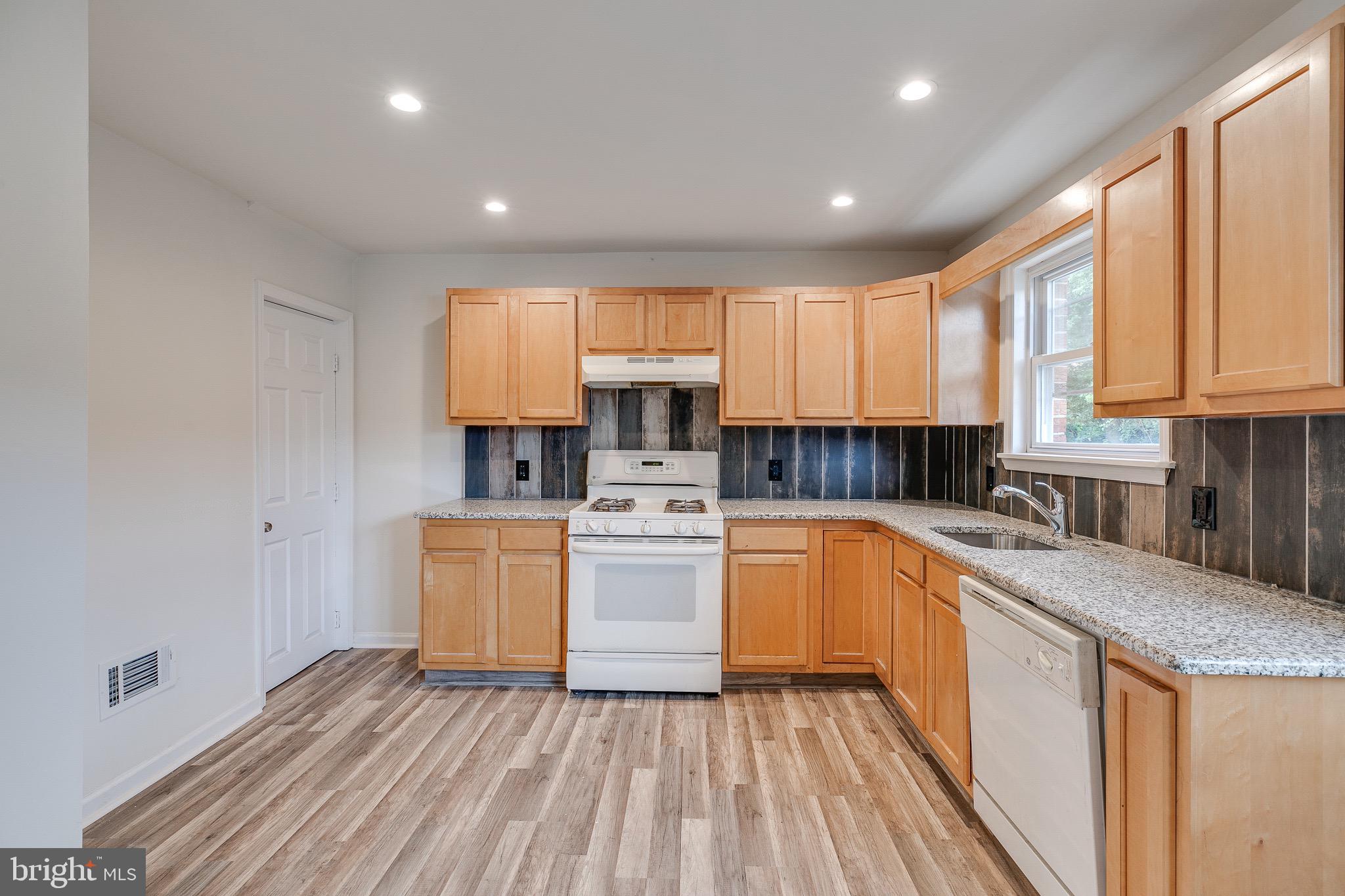 3664 Academy Road Philadelphia, PA 19154 - Photo 5 of 29 Gallery Image 5