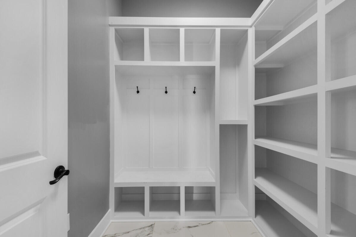 263 Calusa Boulevard Destin, FL 32541 - Photo 10 of 12 a view of an empty walk in closet