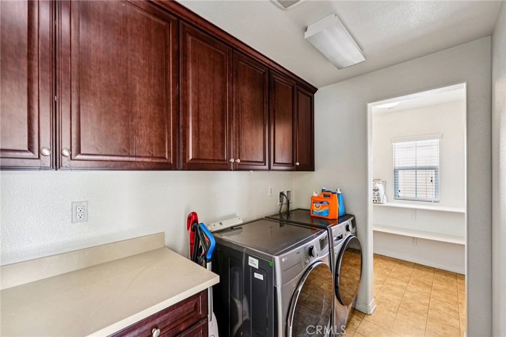 12936 Canopy Court Rancho Cucamonga, CA 91739 - Photo 26 of 32 a utility room with dryer and washer