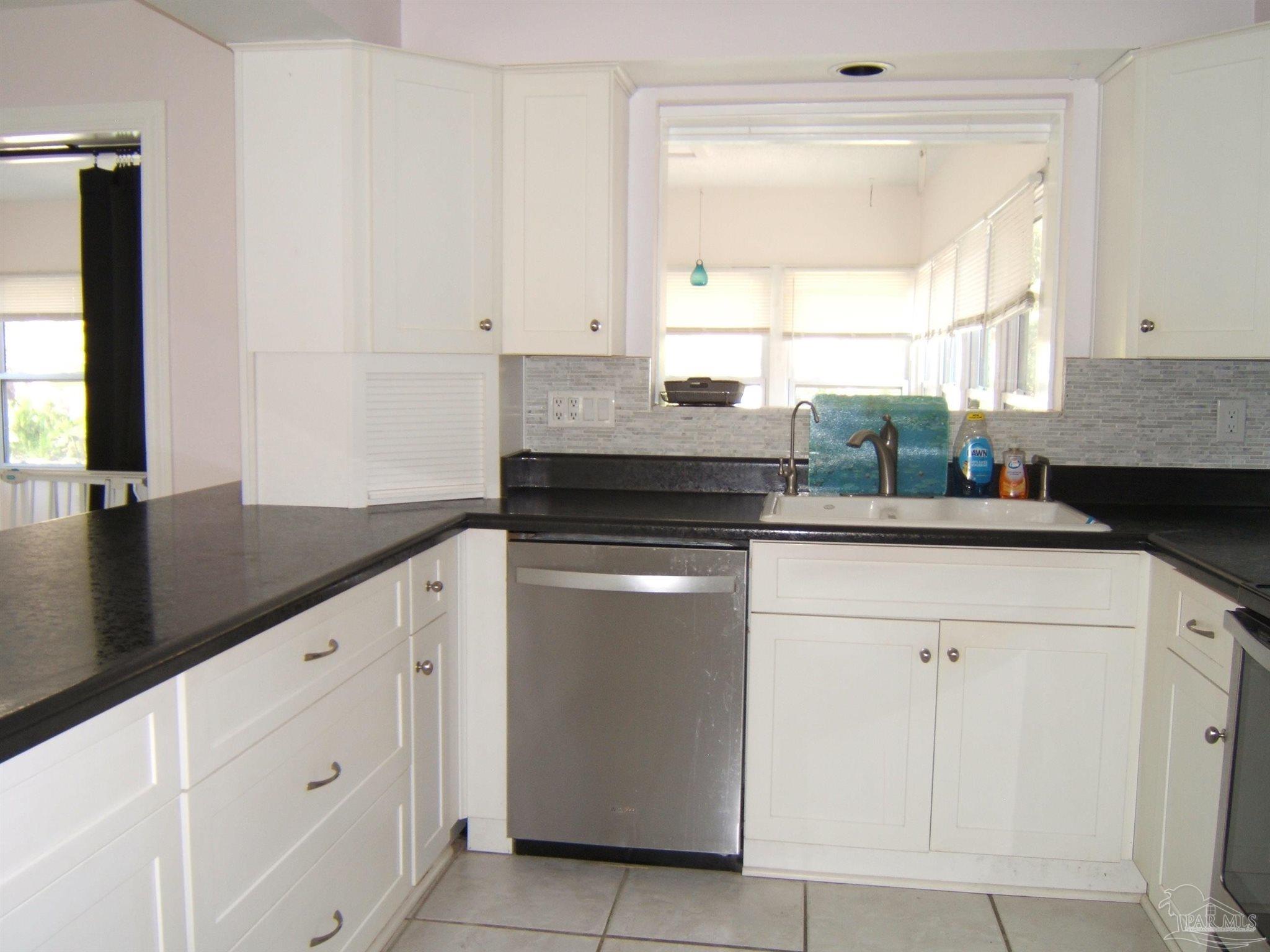 8222 Emperor Road Pensacola, FL 32514 - Photo 9 of 20