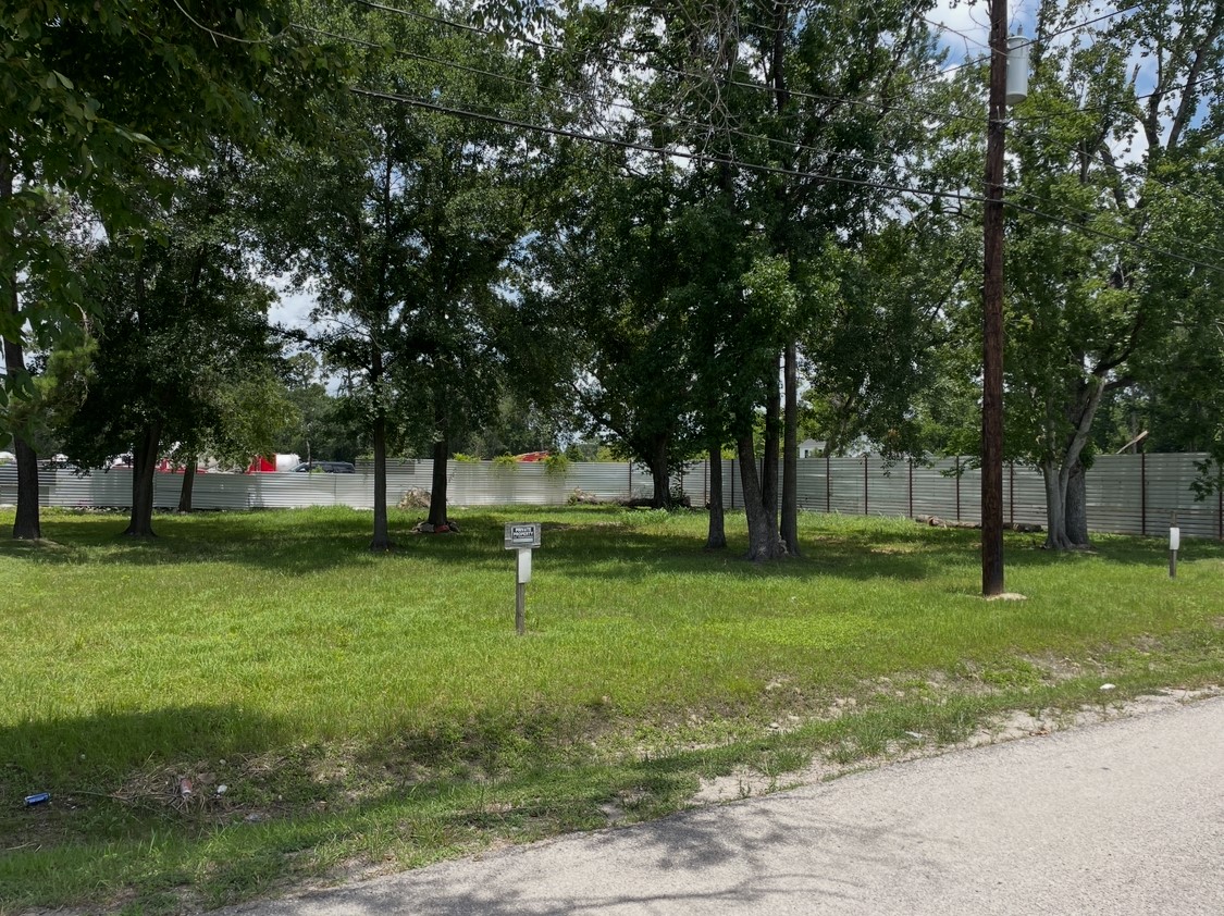 5203 Mayle Street Houston, TX 77016 - Photo 4 of 6 a view of park with trees