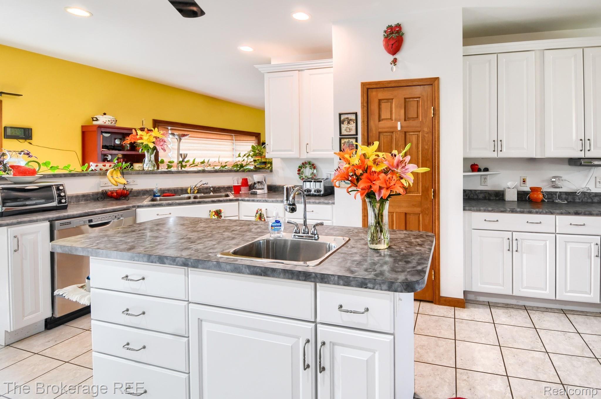 10237 South Reese Road Millington, MI 48746 - Photo 26 of 42 SD3_2085-HDR(5).jpg