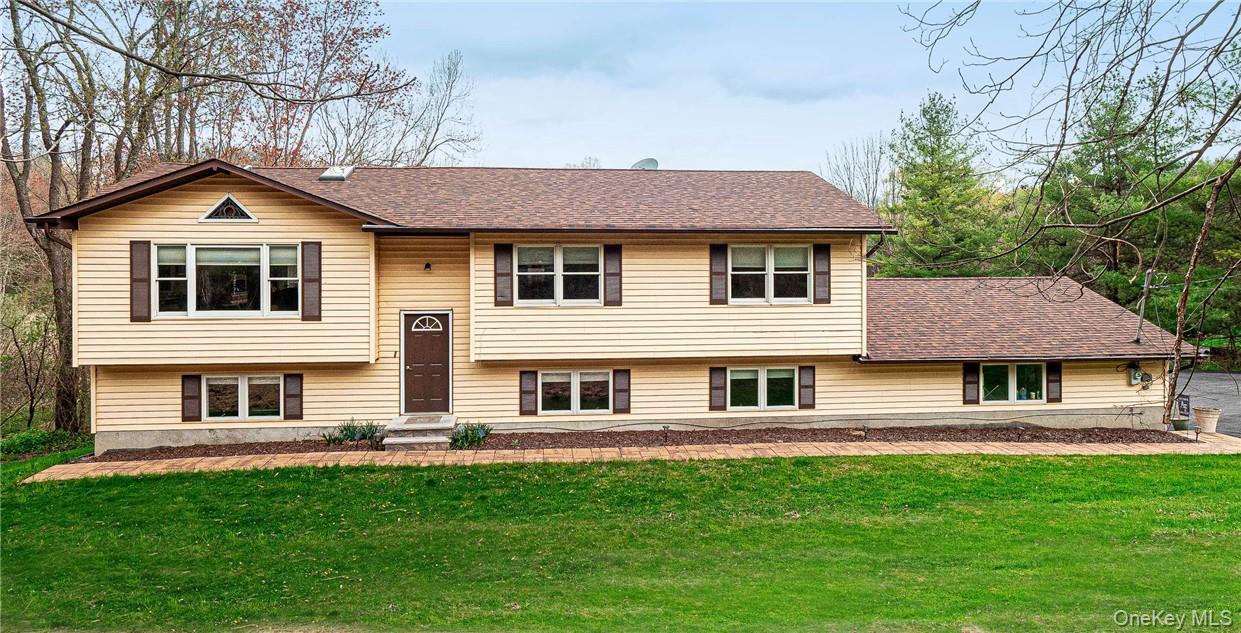 26 Waterbury Road Warwick, NY 10990 - Photo 3 of 30 a front view of a house with a yard