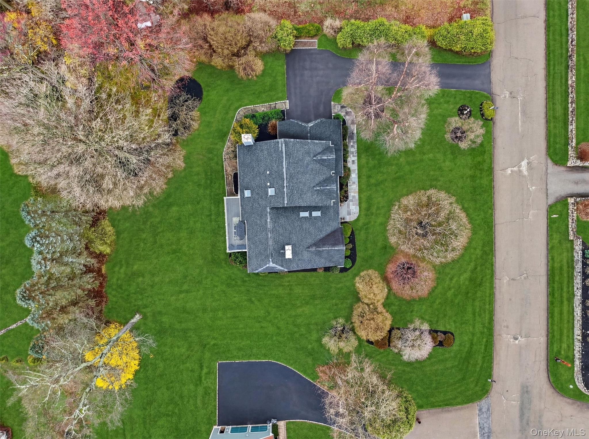 45 East Hill Road Cortlandt Manor, NY 10567 - Photo 46 of 48 an aerial view of a house having yard