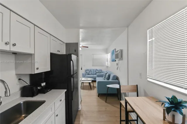 $1,850 | 717 Southwest 13th Avenue, Unit 1, Fort Lauderdale, FL 33312