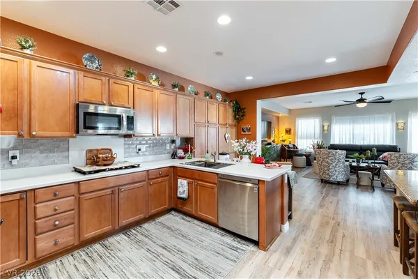 $729,900 | 7324 Royal Melbourne Drive, Las Vegas, NV 89131