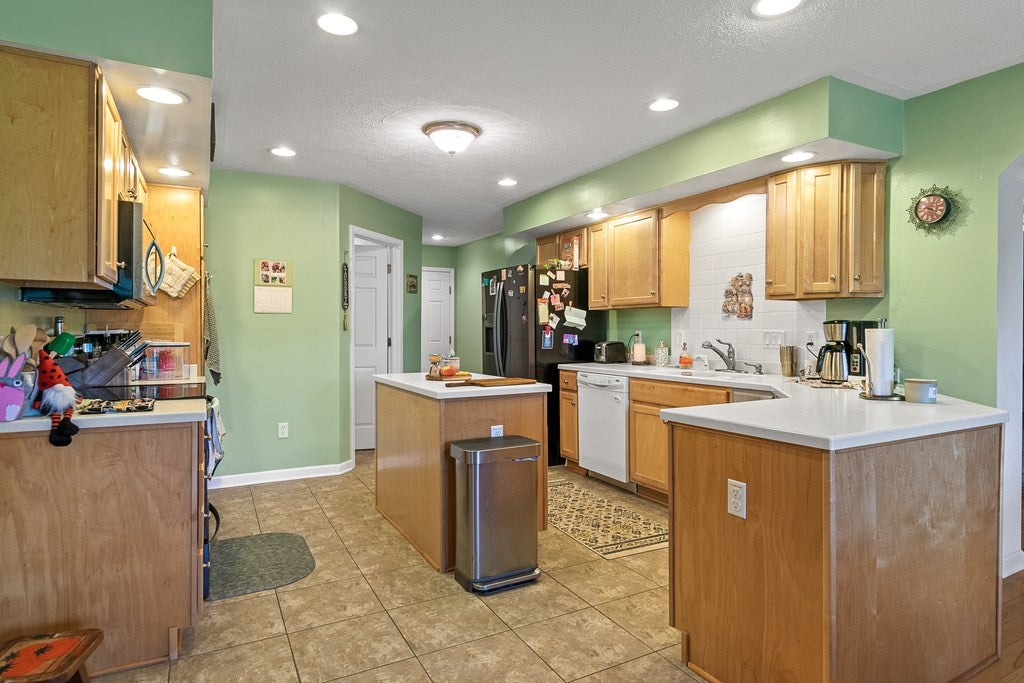 2576 Old Baltimore Road Draper, VA 24324 - Photo 11 of 46 Gallery Image 11