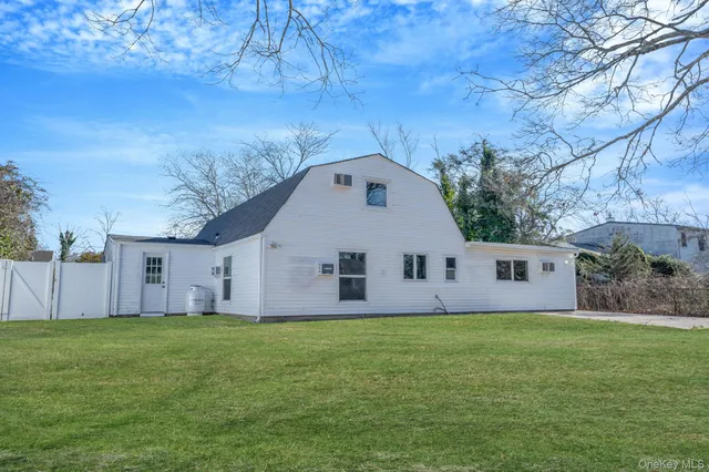 $599,000 | 20 Matsunaye Drive, Medford, NY 11763