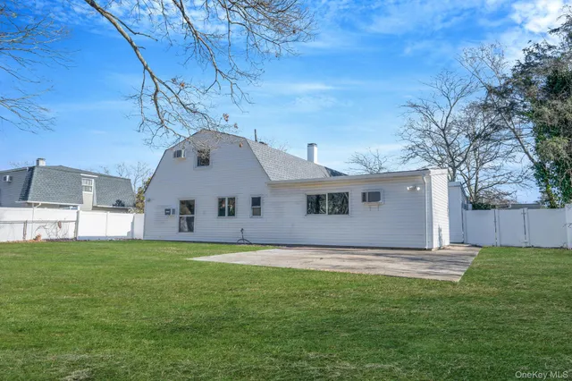 $599,000 | 20 Matsunaye Drive, Medford, NY 11763